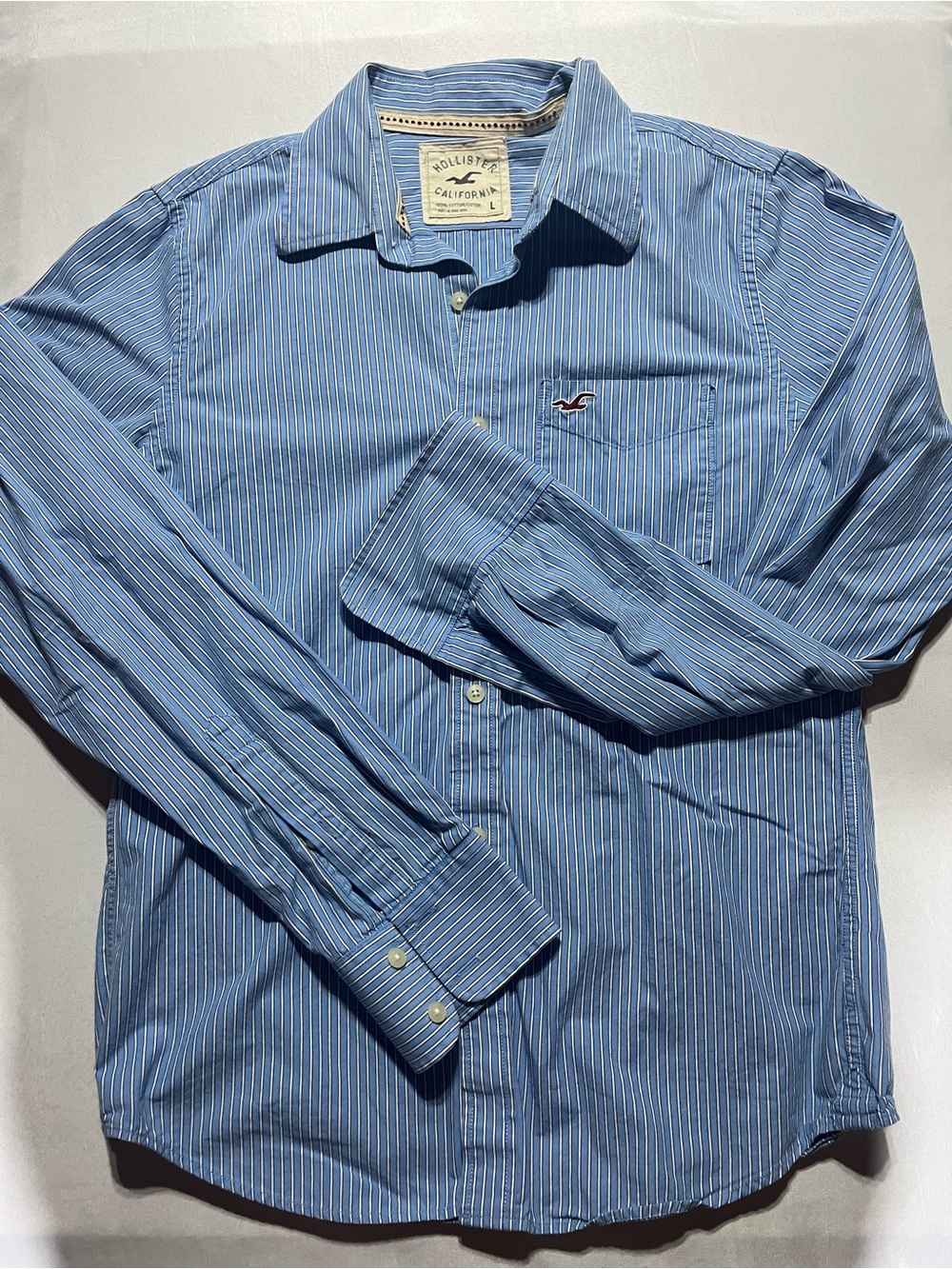 Hollister Men’s Large Blue/White Pinstripe Casual Long Sleeve Button-Down Shirt - Picture 2 of 7
